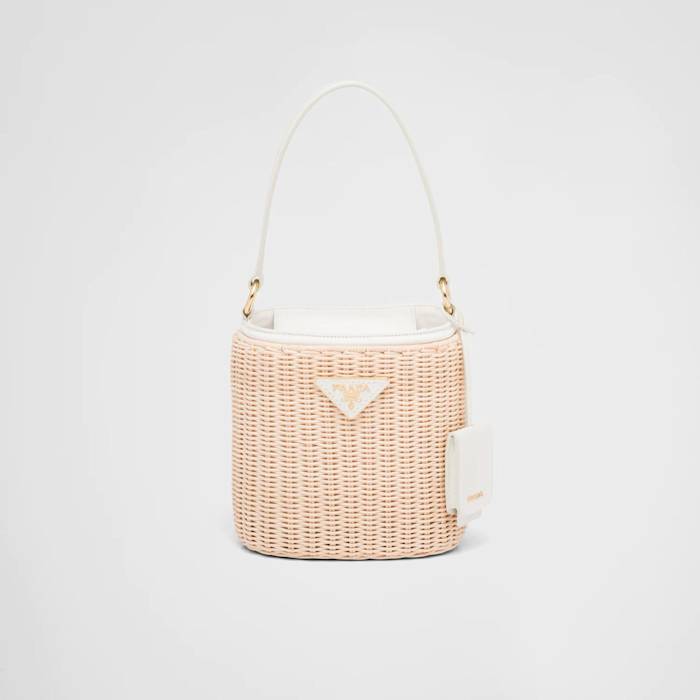 The versatility of this bag makes it a wonderful accessory for travel or sticking around town.